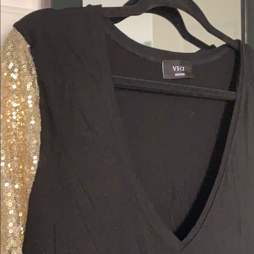 NWOT Vici Stand Out Sequin Tee - Picture 8 of 8